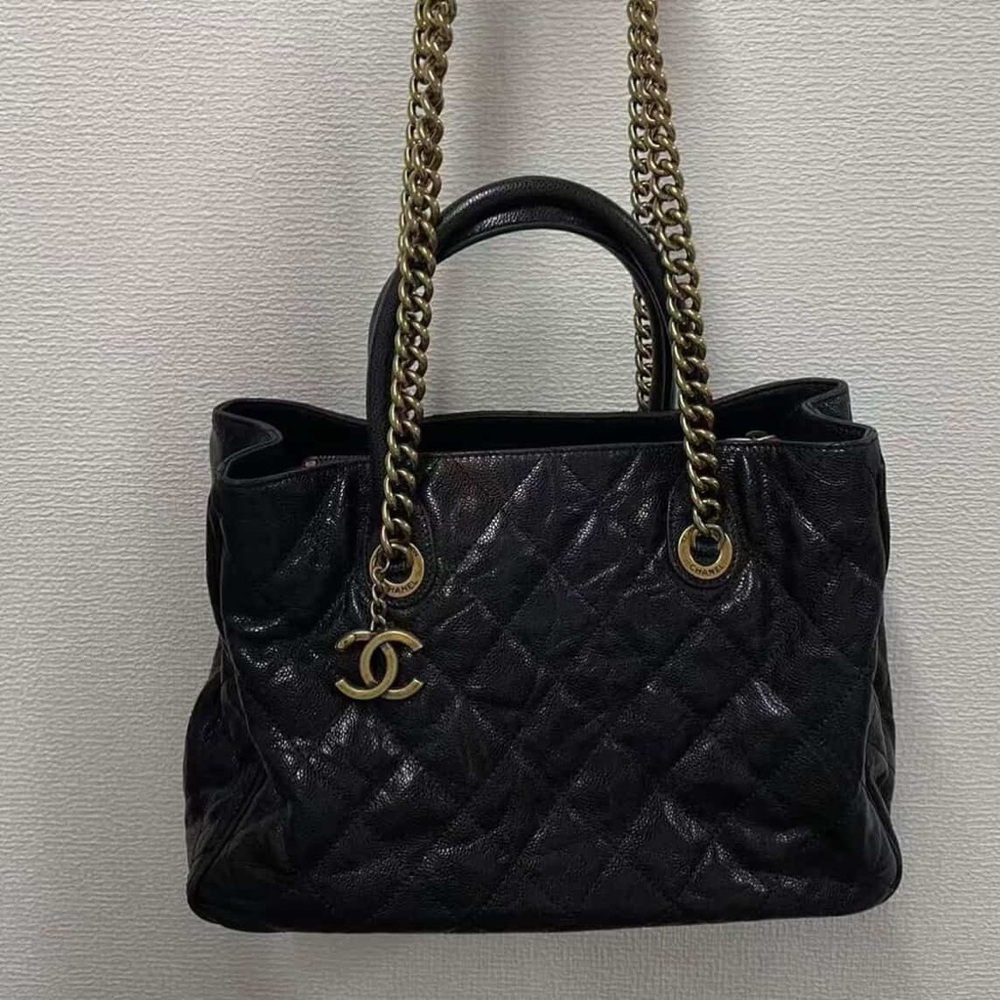 Chanel Black Quilted Shoulder Bag with Gold Chain